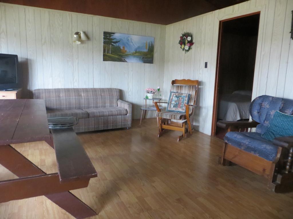 Maciver'S Motel And Camp Blind River Zimmer foto